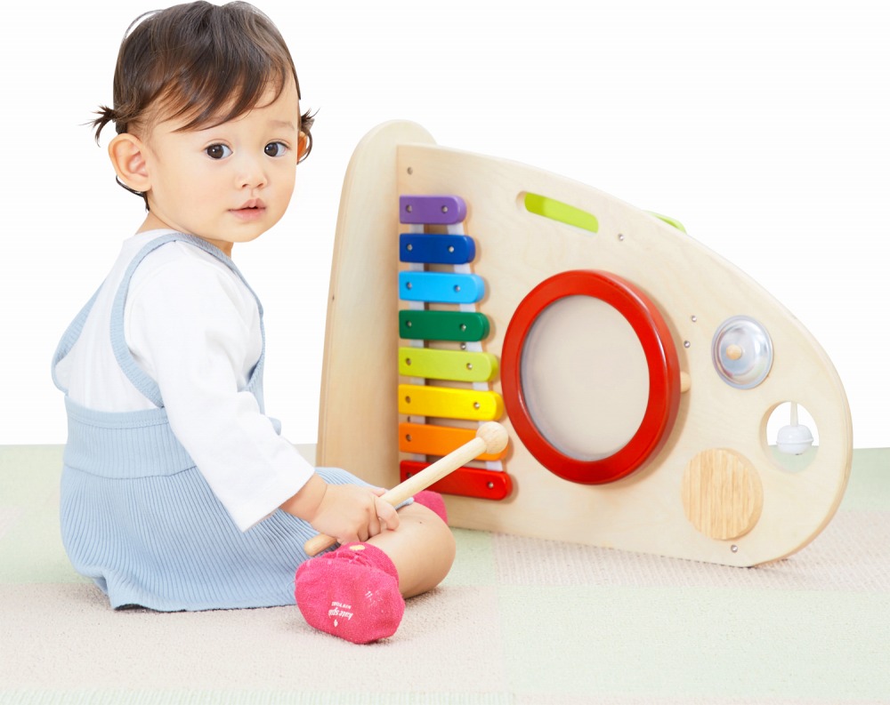 転がすおもちゃと楽器のおもちゃがひとつになった「スロープローラーミュージックステーション」